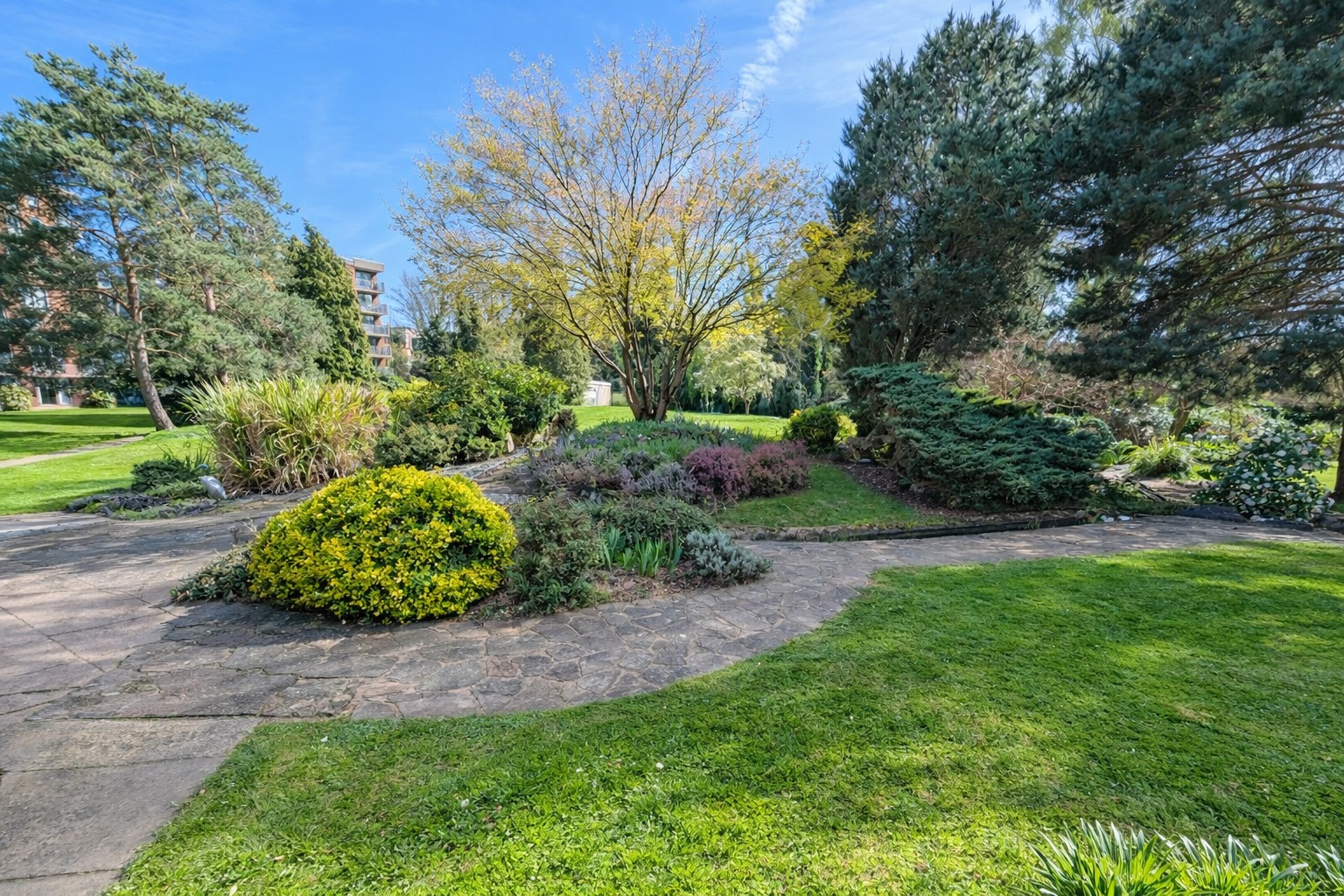 Beautiful 2-Bedroom Home with Swimming Pool & Gardens  Ideal for Families Image 12
