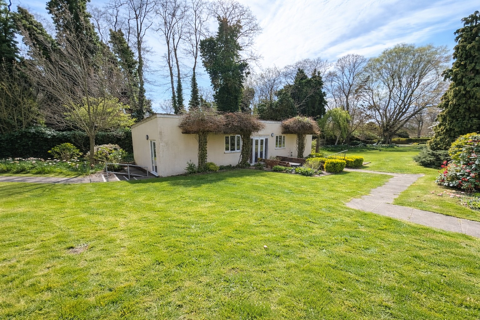 Beautiful 2-Bedroom Home with Swimming Pool & Gardens  Ideal for Families Image 16