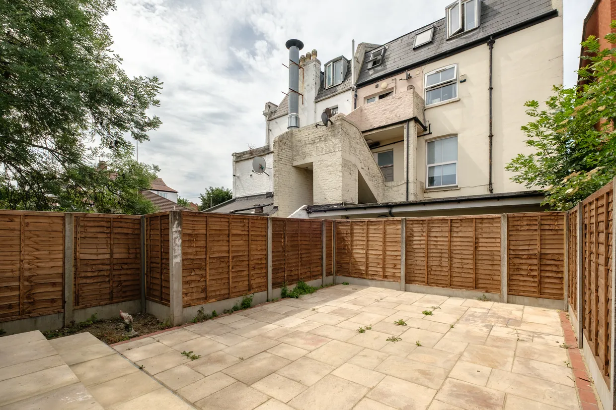 Hampden Road, London, N10 photo 14