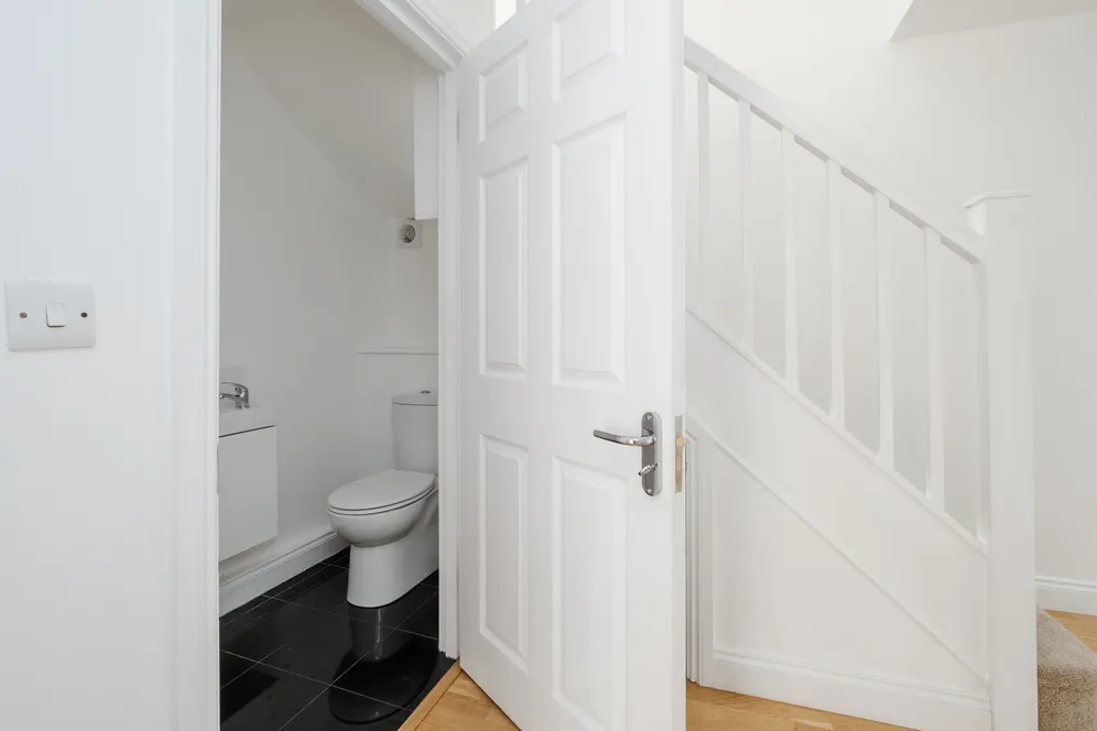 Hampden Road, London, N10 photo 17
