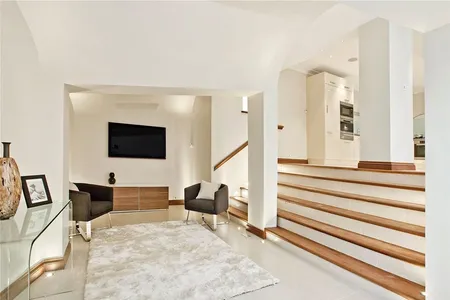 Winchester Street, London, SW1V