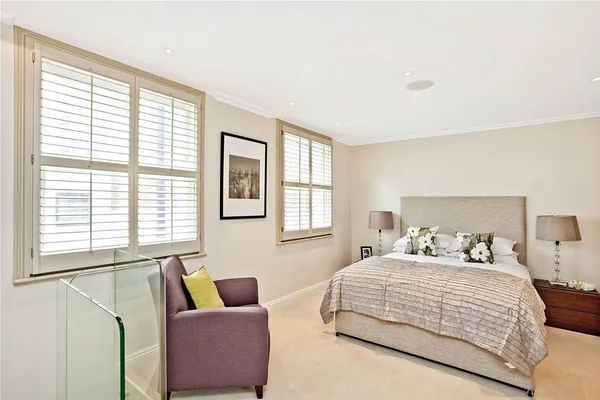 Winchester Street, London, SW1V photo 5