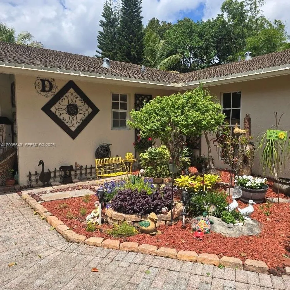 4981 SW 186th Ave, Southwest Ranches, FL 33332