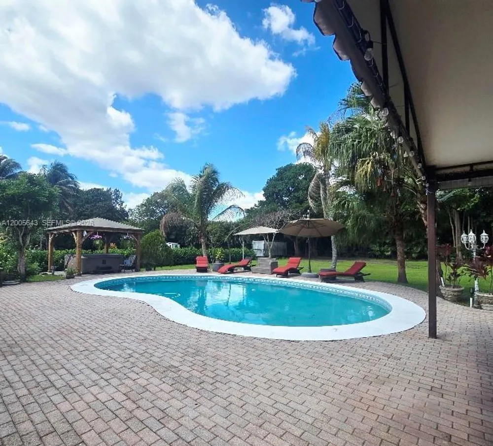 4981 SW 186th Ave, Southwest Ranches, FL 33332