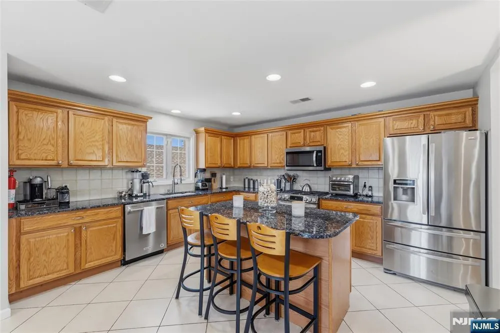 88 Avenue A, Lodi, NJ 07644