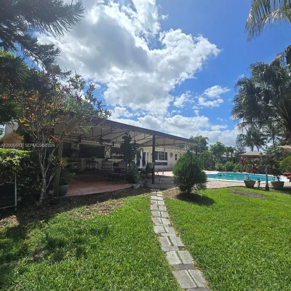 4981 SW 186th Ave, Southwest Ranches, FL 33332