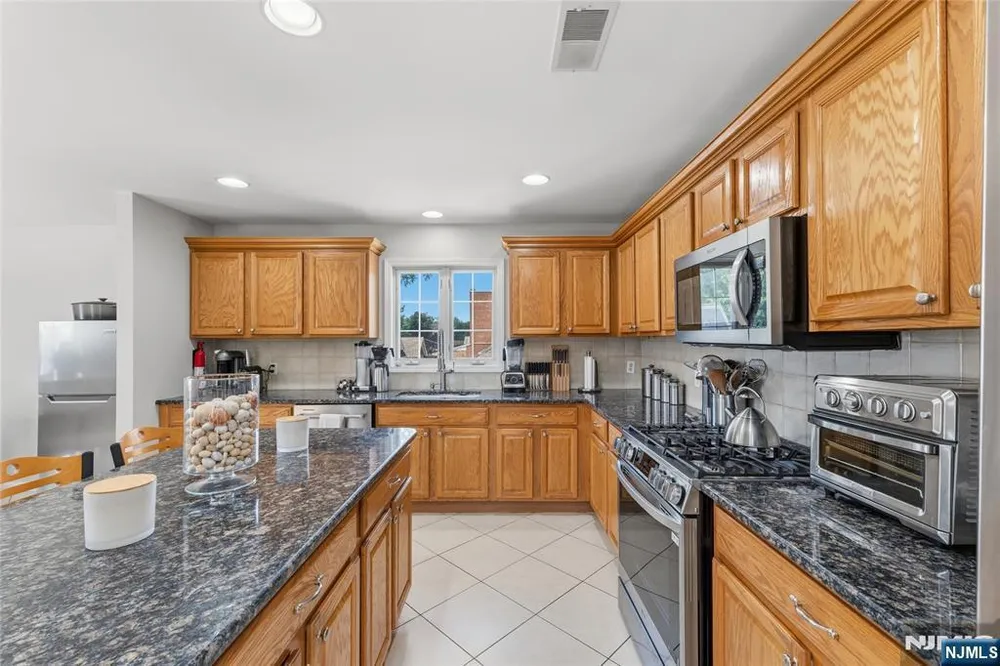 88 Avenue A, Lodi, NJ 07644