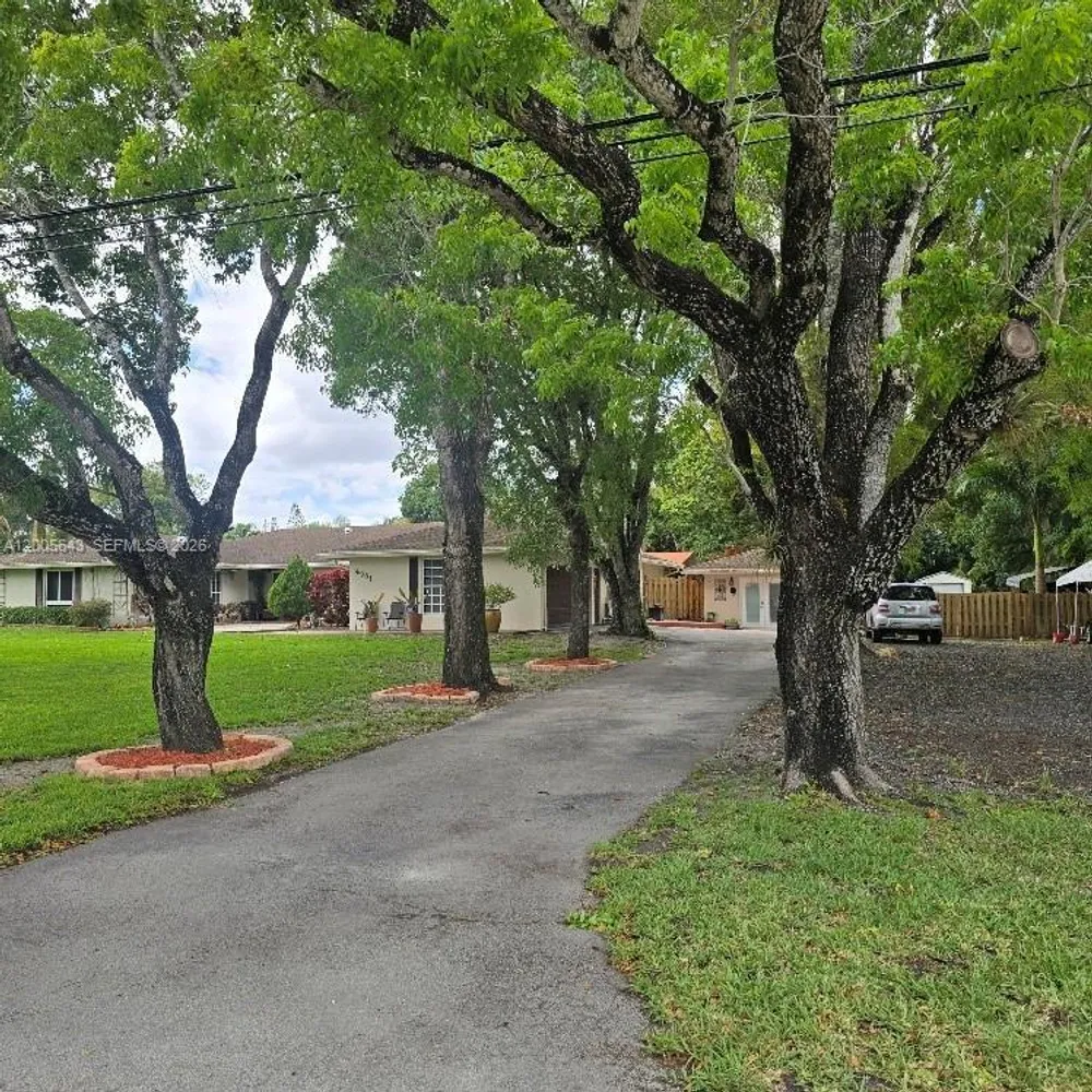 4981 SW 186th Ave, Southwest Ranches, FL 33332