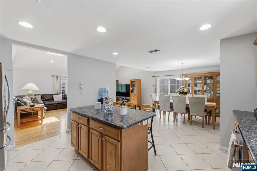 88 Avenue A, Lodi, NJ 07644