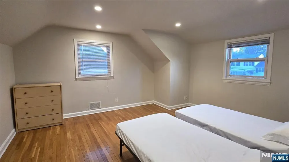 446 Maple Hill Dr, Hackensack, NJ 07601
