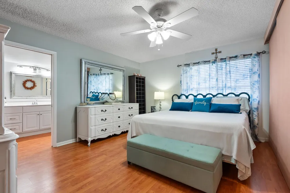 6698 10th Ave N, Greenacres, FL 33467