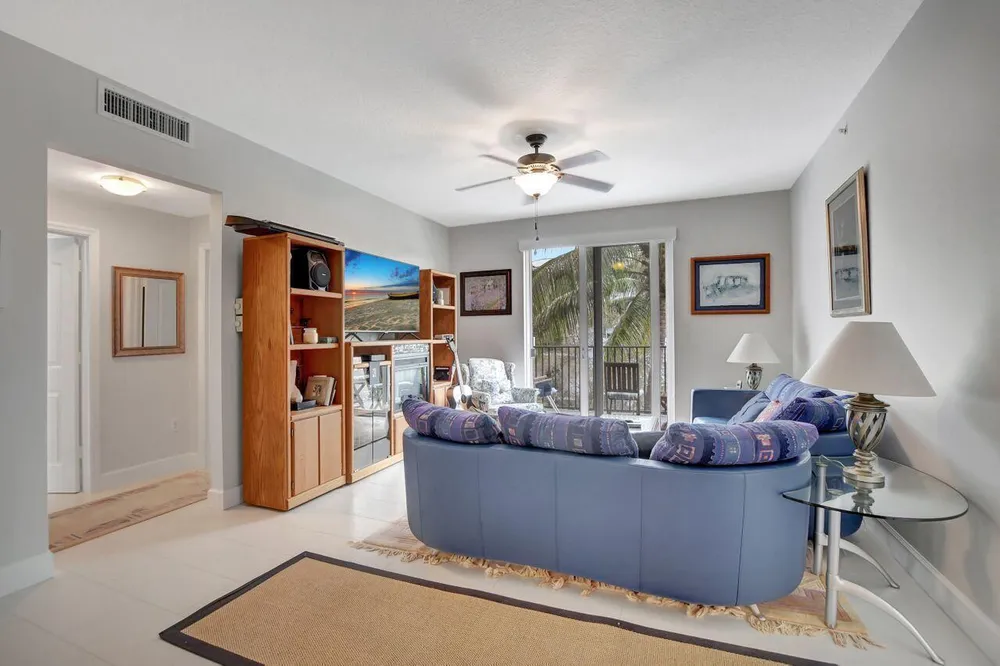 250 NE 3rd Ave, Delray Beach, FL 33444