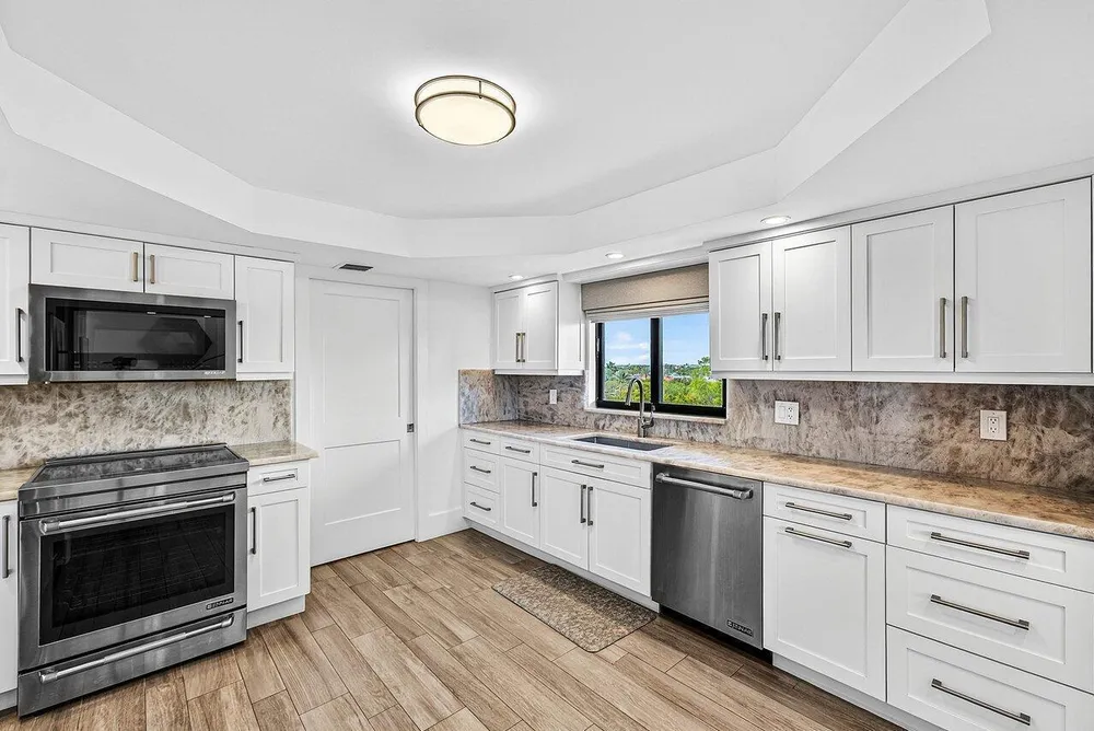 900 NE Spanish River Blvd, Boca Raton, FL 33431