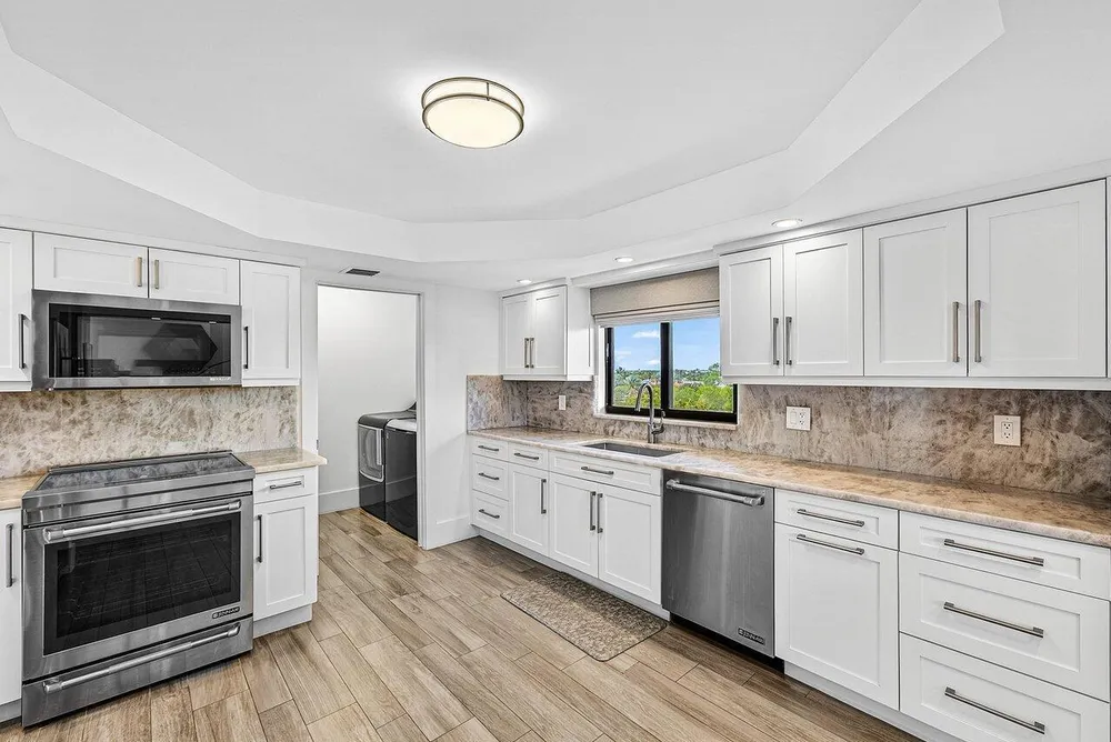 900 NE Spanish River Blvd, Boca Raton, FL 33431