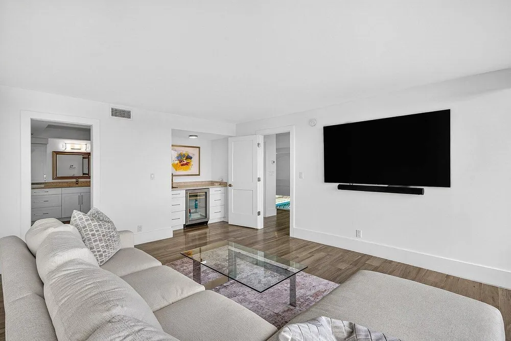 900 NE Spanish River Blvd, Boca Raton, FL 33431