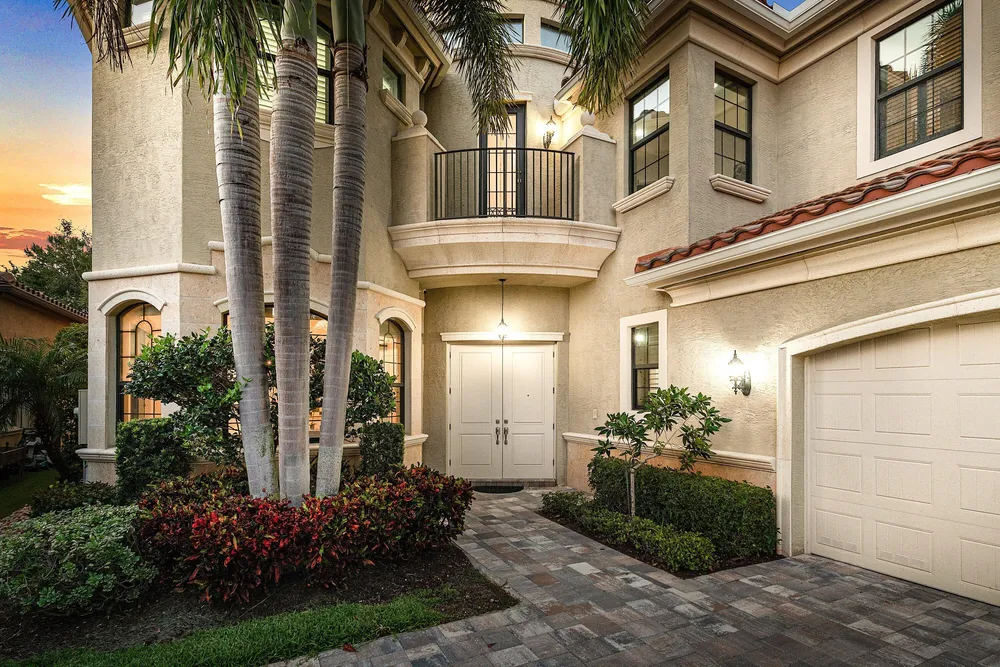 8748 Lewis River Rd, Delray Beach, FL 33446