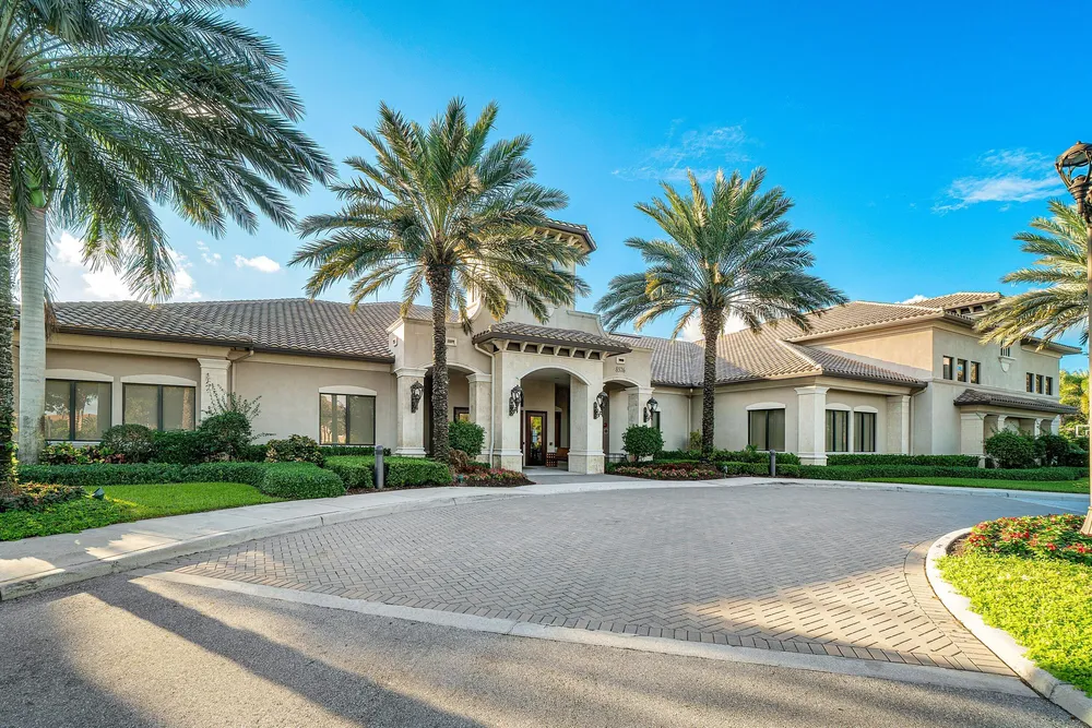 8748 Lewis River Rd, Delray Beach, FL 33446