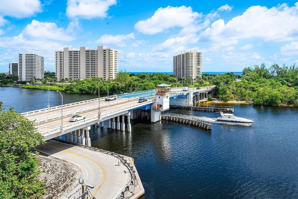 900 NE Spanish River Blvd, Boca Raton, FL 33431
