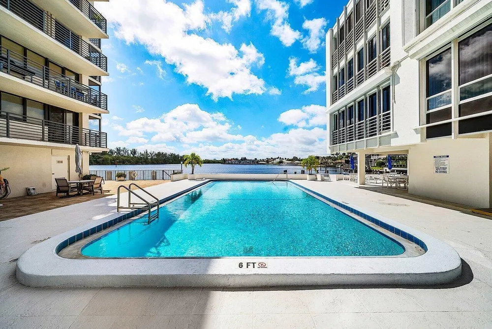 900 NE Spanish River Blvd, Boca Raton, FL 33431