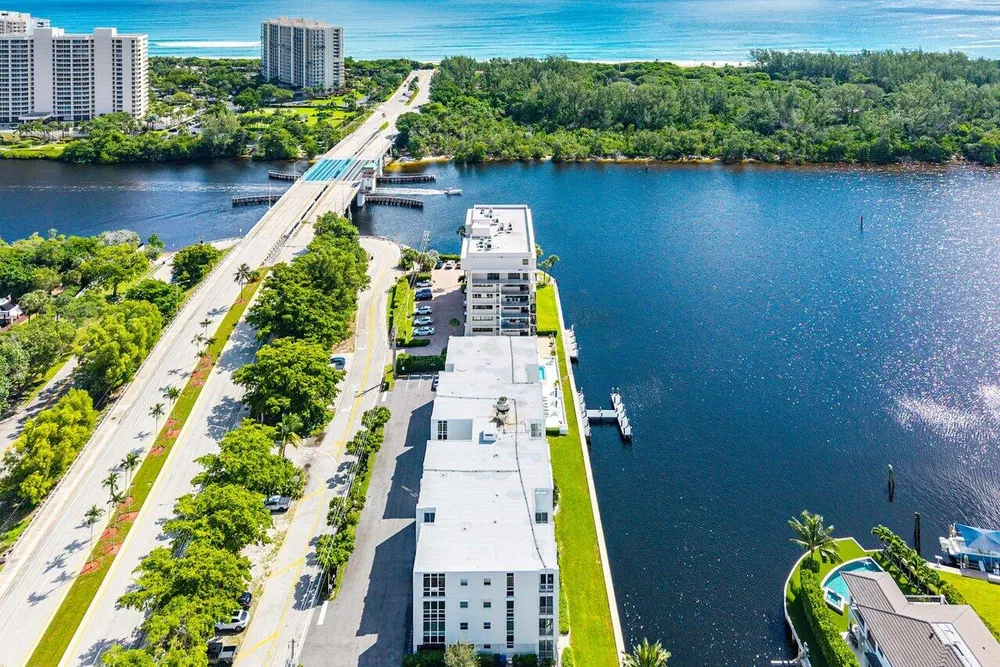 900 NE Spanish River Blvd, Boca Raton, FL 33431