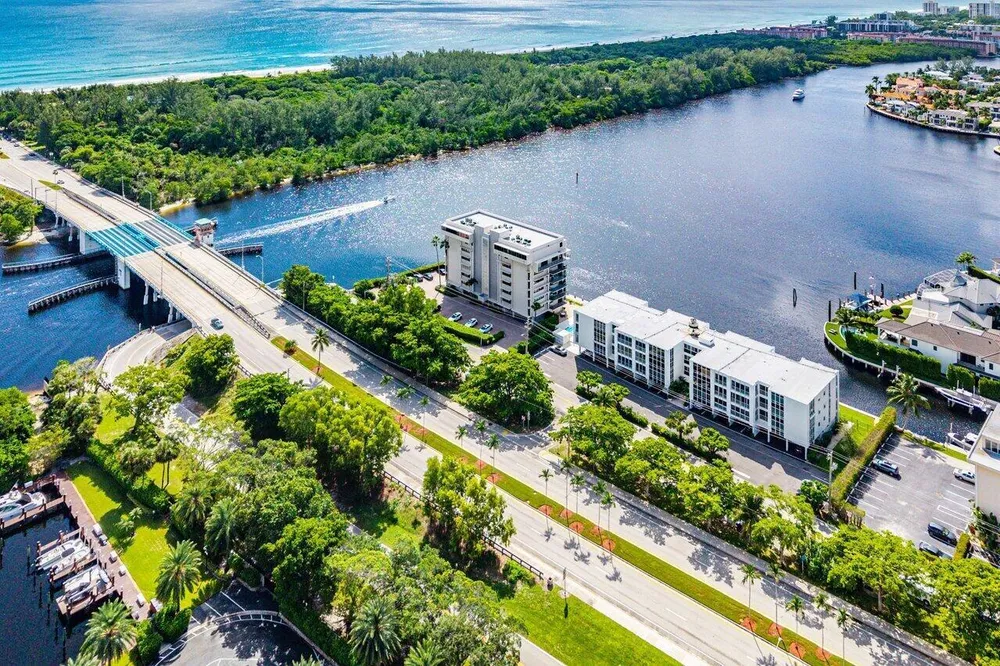 900 NE Spanish River Blvd, Boca Raton, FL 33431