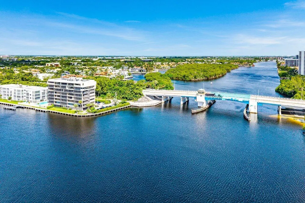 900 NE Spanish River Blvd, Boca Raton, FL 33431