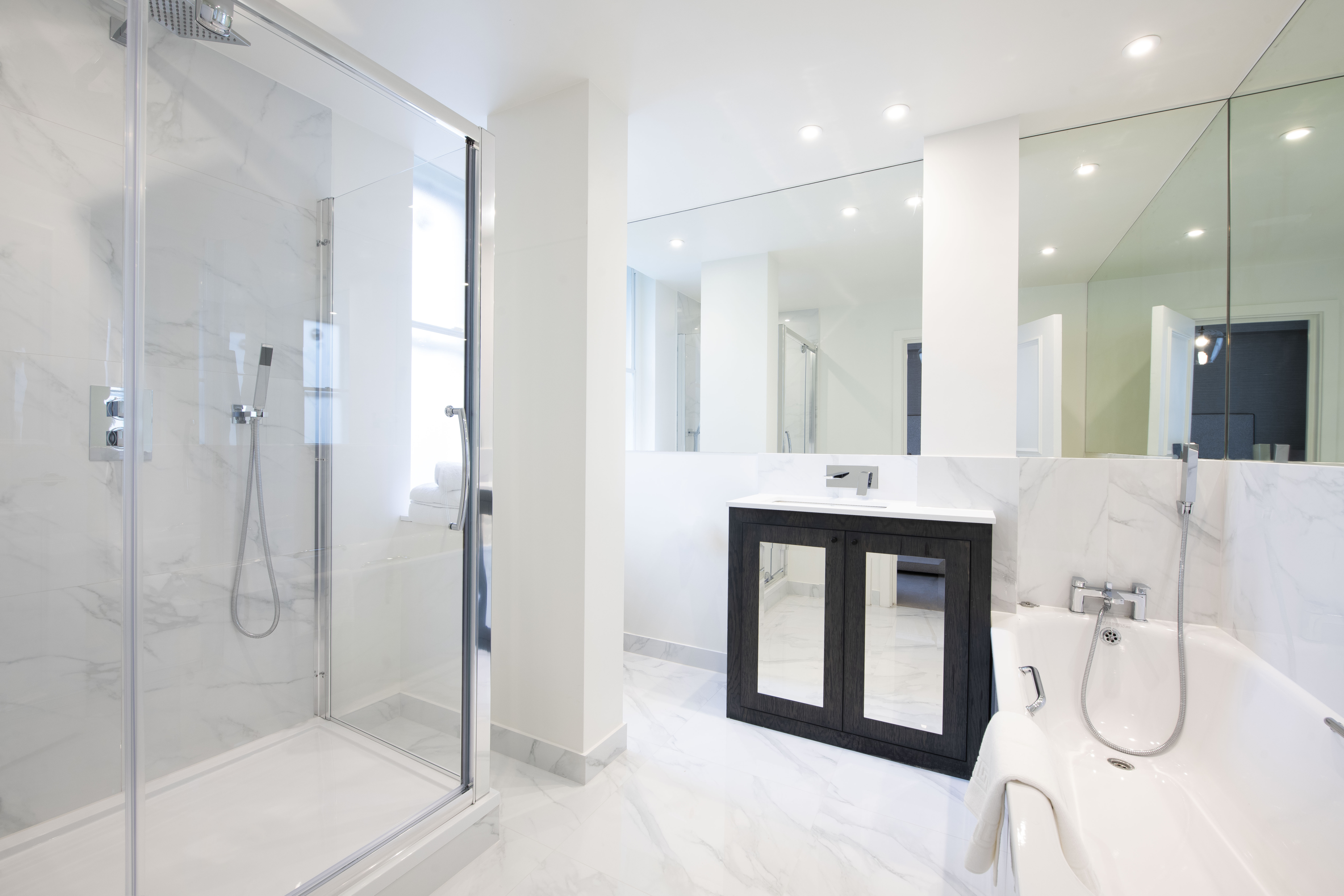Luxury Three Bedroom Apartment To Let  Hill Street  W1 Image 10