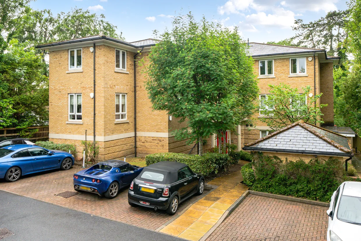 Tupwood Lane, Caterham, CR3 photo 1
