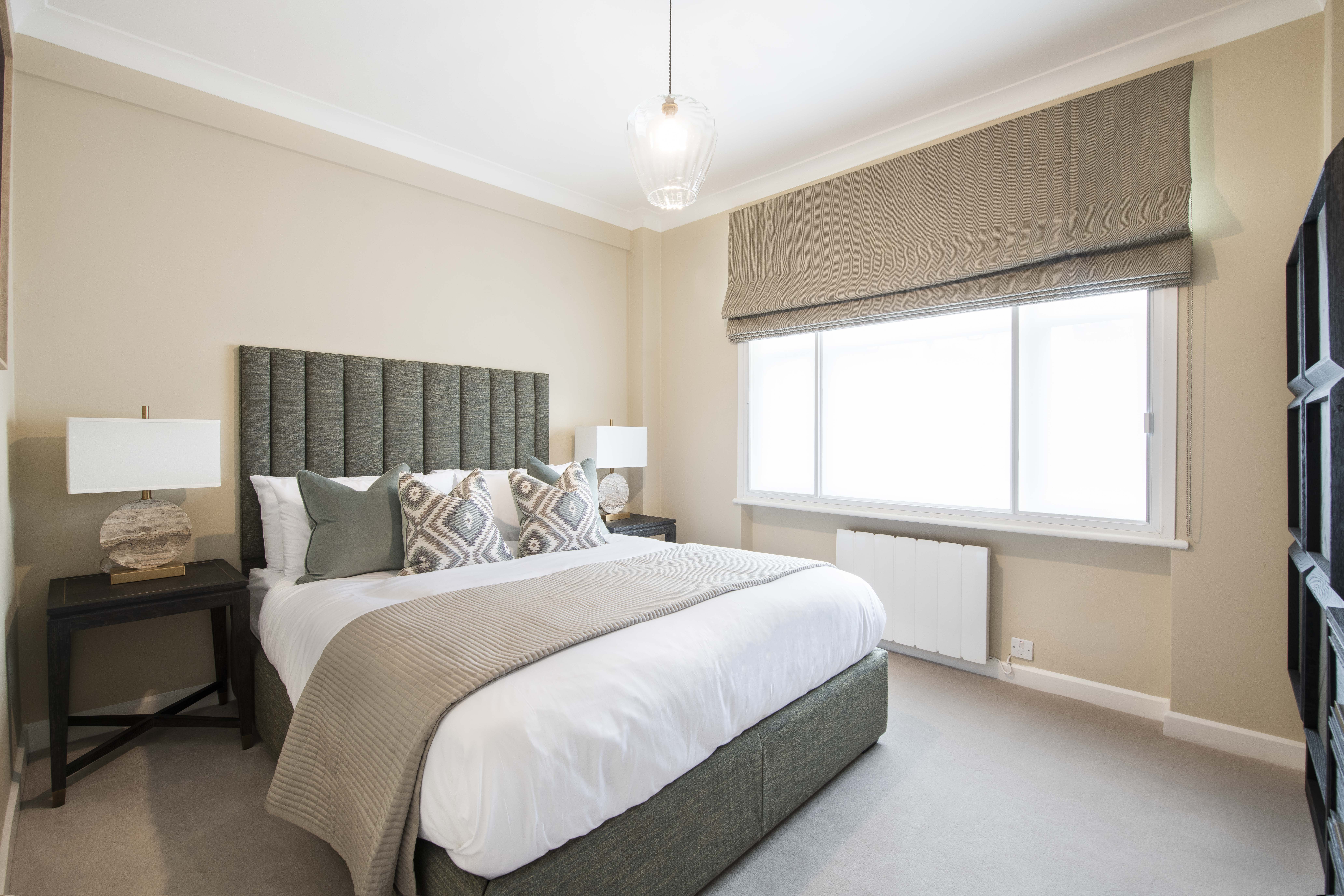 Luxury Three Bedroom Apartment To Let  Hill Street  W1 Image 11