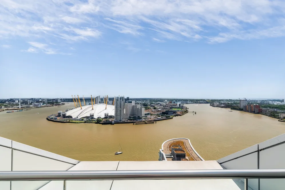 Fairmont Avenue, London, E14 photo 42