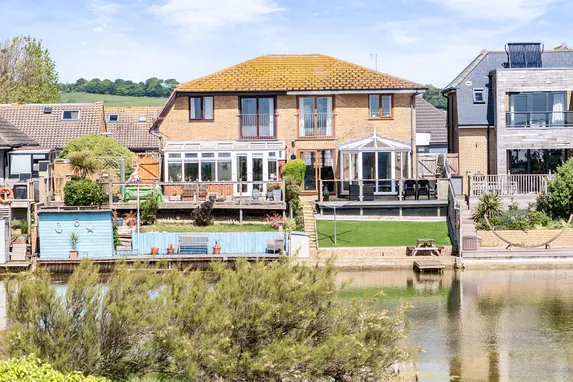Brighton Road, Lancing, BN15