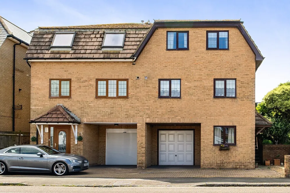 Brighton Road, Lancing, BN15 photo 3