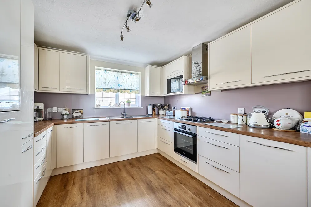 Brighton Road, Lancing, BN15 photo 6