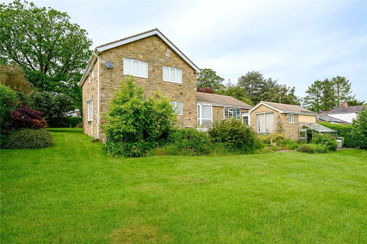 Castle Grove, Bardsey, LS17