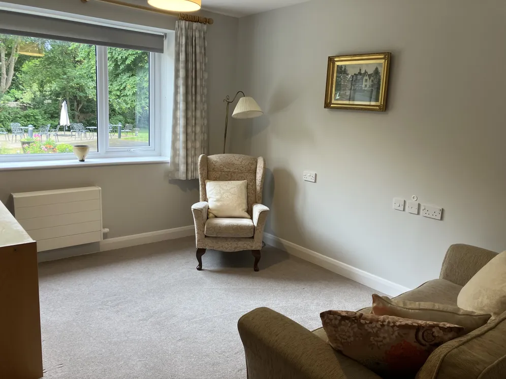 Old Schools Lane, Epsom, KT17 photo 5