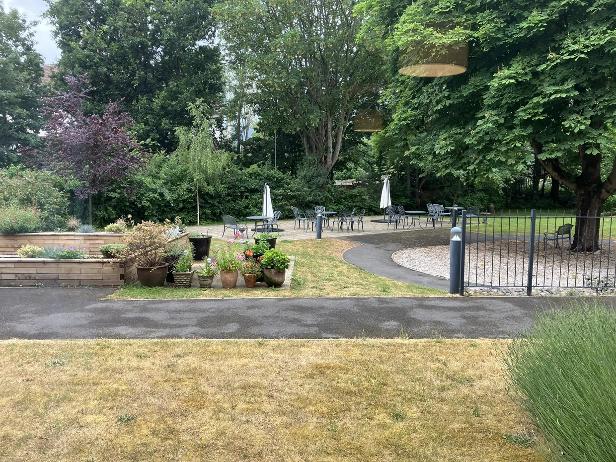 Old Schools Lane, Epsom, KT17 photo 6
