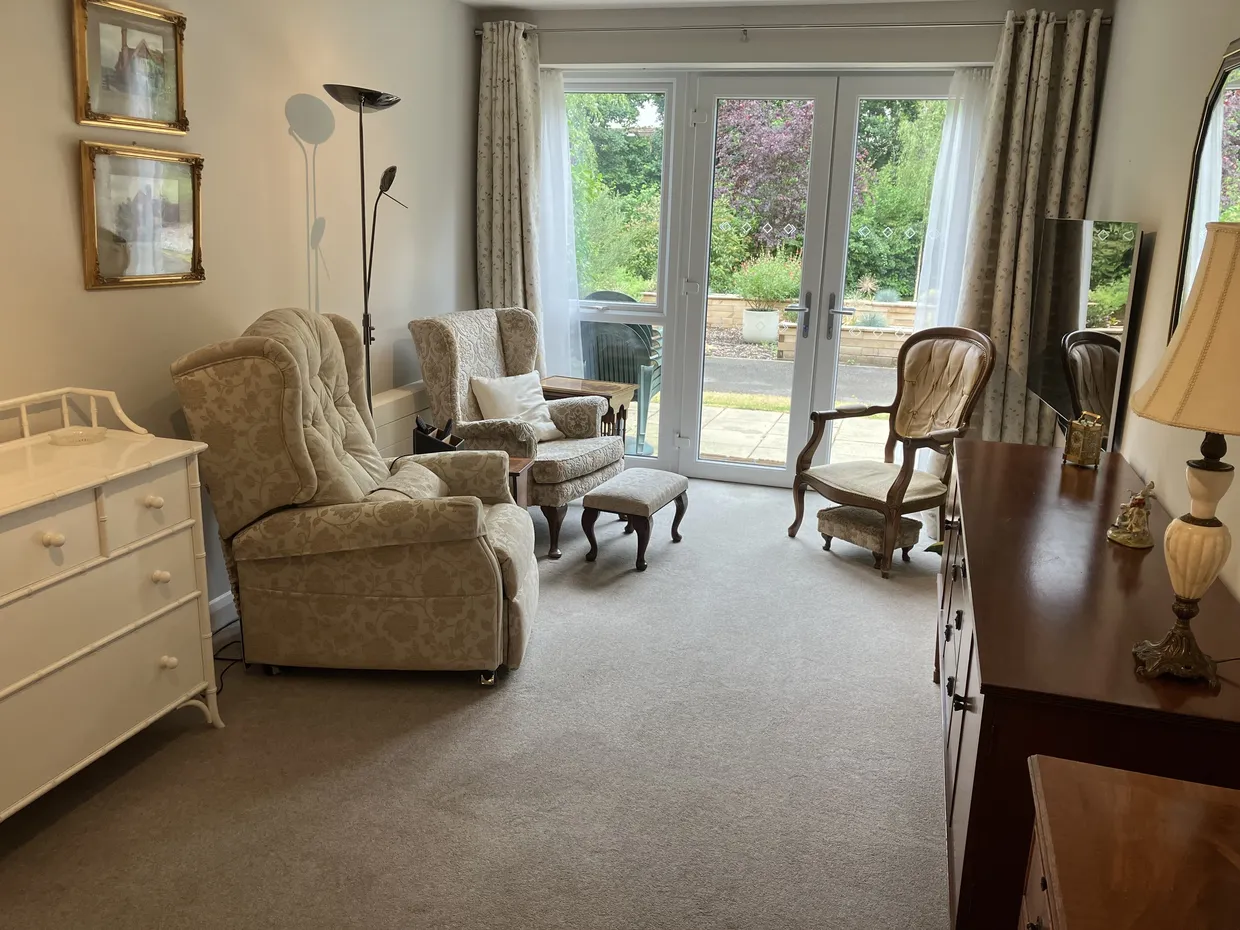 Old Schools Lane, Epsom, KT17 photo 7