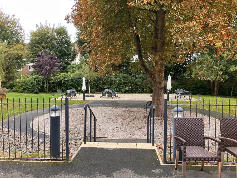 Old Schools Lane, Epsom, KT17 photo 20