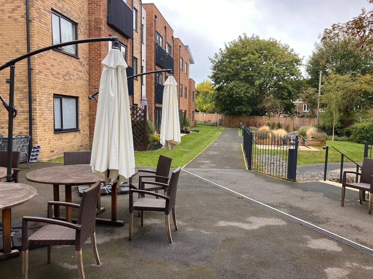 Old Schools Lane, Epsom, KT17 photo 26