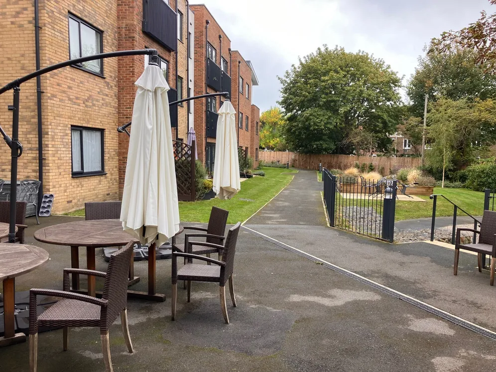 Old Schools Lane, Epsom, KT17 photo 26