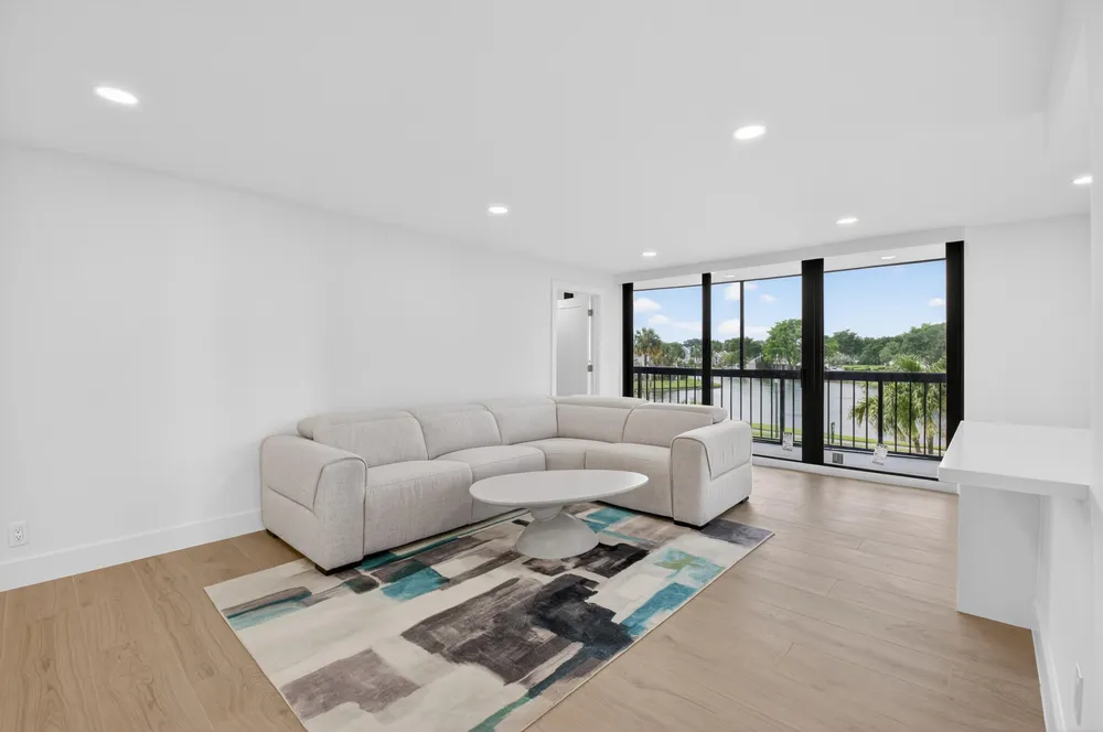 1732 Bridgewood Dr, Boca Raton, FL 33434