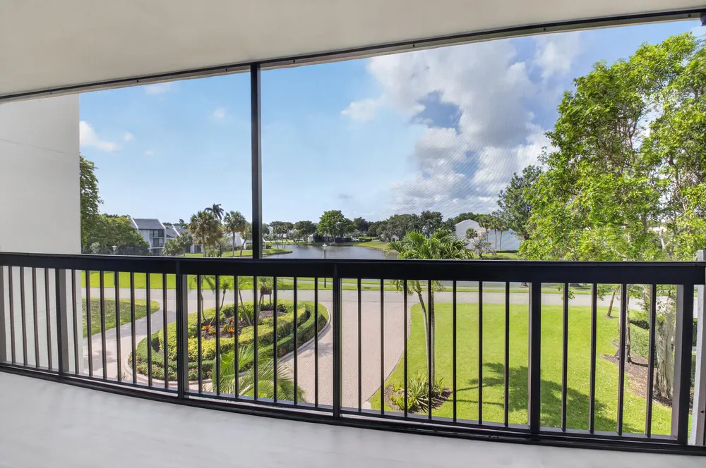 1732 Bridgewood Dr, Boca Raton, FL 33434