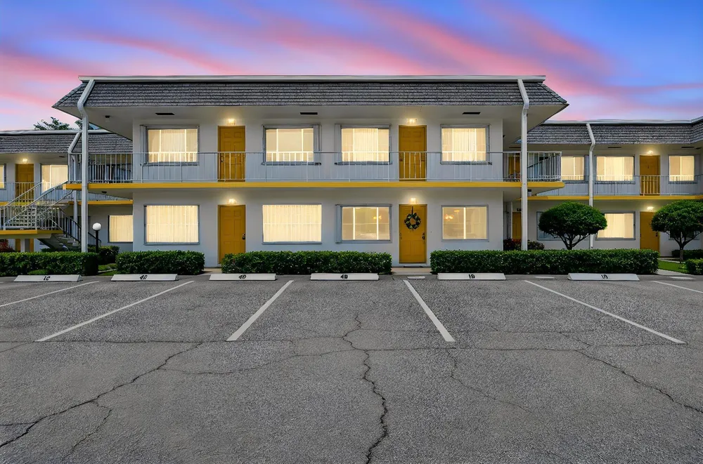 3240 Lake Osborne Dr, Lake Worth Beach, FL 33461