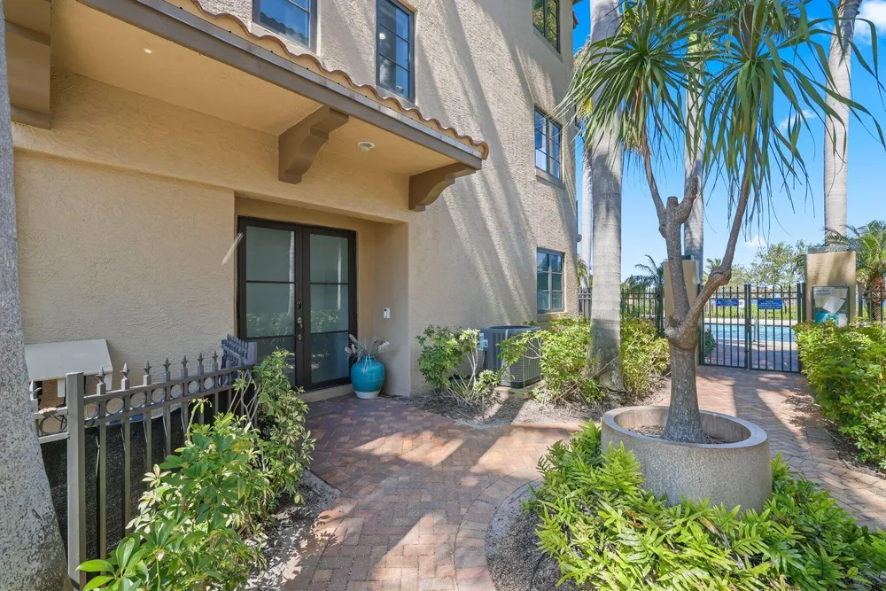 920 Via Villagio, Hypoluxo, FL 33462
