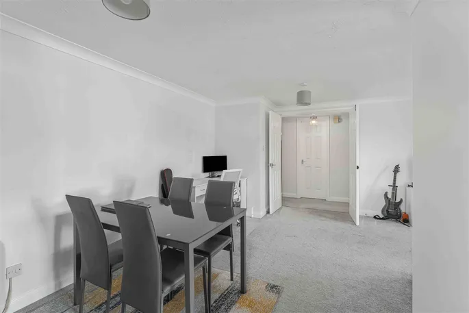 Property carousel image 5