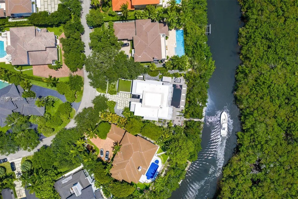 132 Paloma Dr, Coral Gables, FL 33143