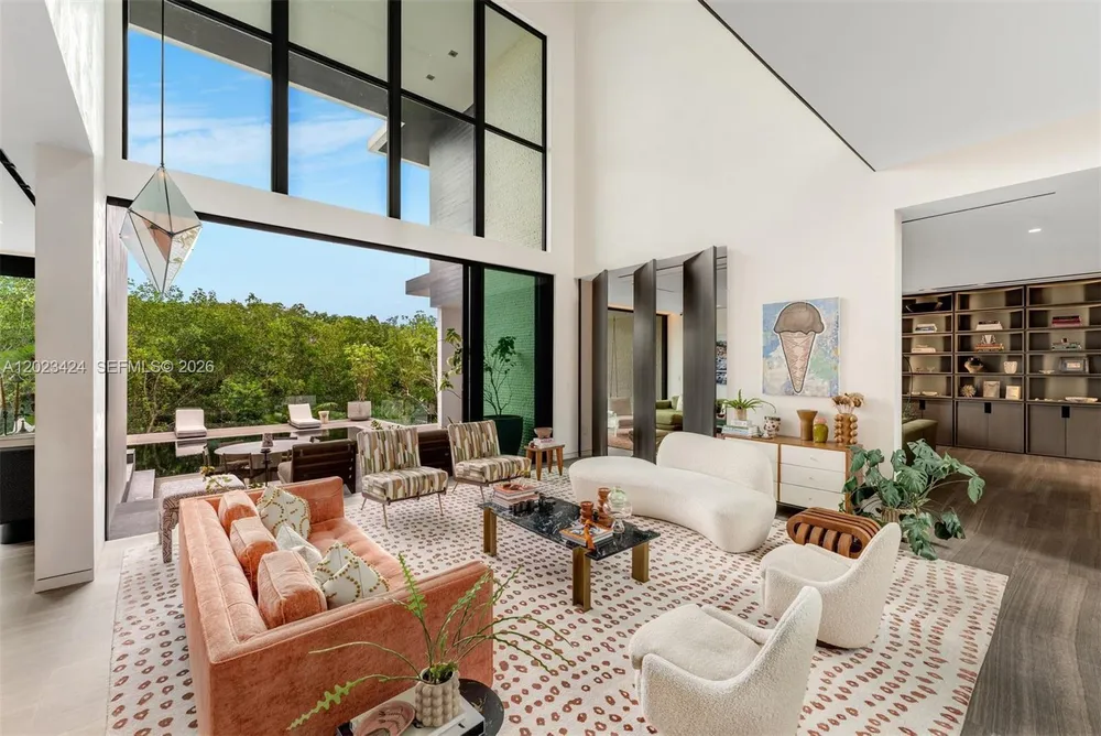 132 Paloma Dr, Coral Gables, FL 33143