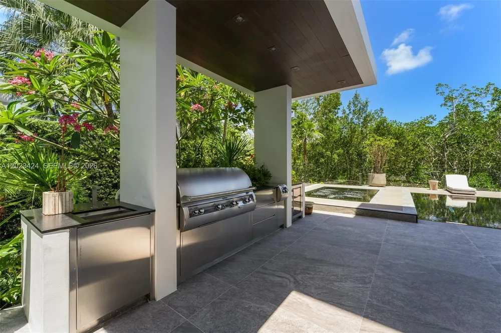 132 Paloma Dr, Coral Gables, FL 33143