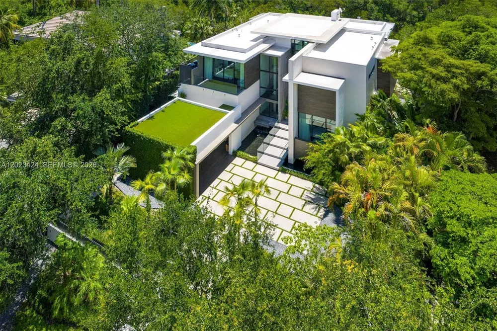 132 Paloma Dr, Coral Gables, FL 33143