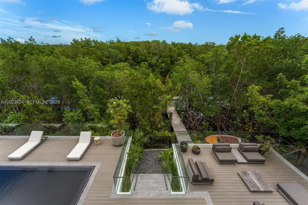 132 Paloma Dr, Coral Gables, FL 33143